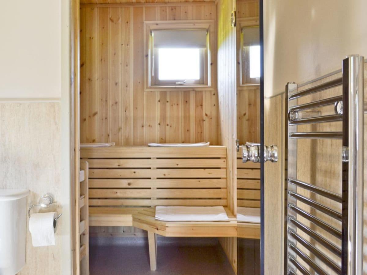 Elm Escapes Villa Knighton  Ngoại thất bức ảnh