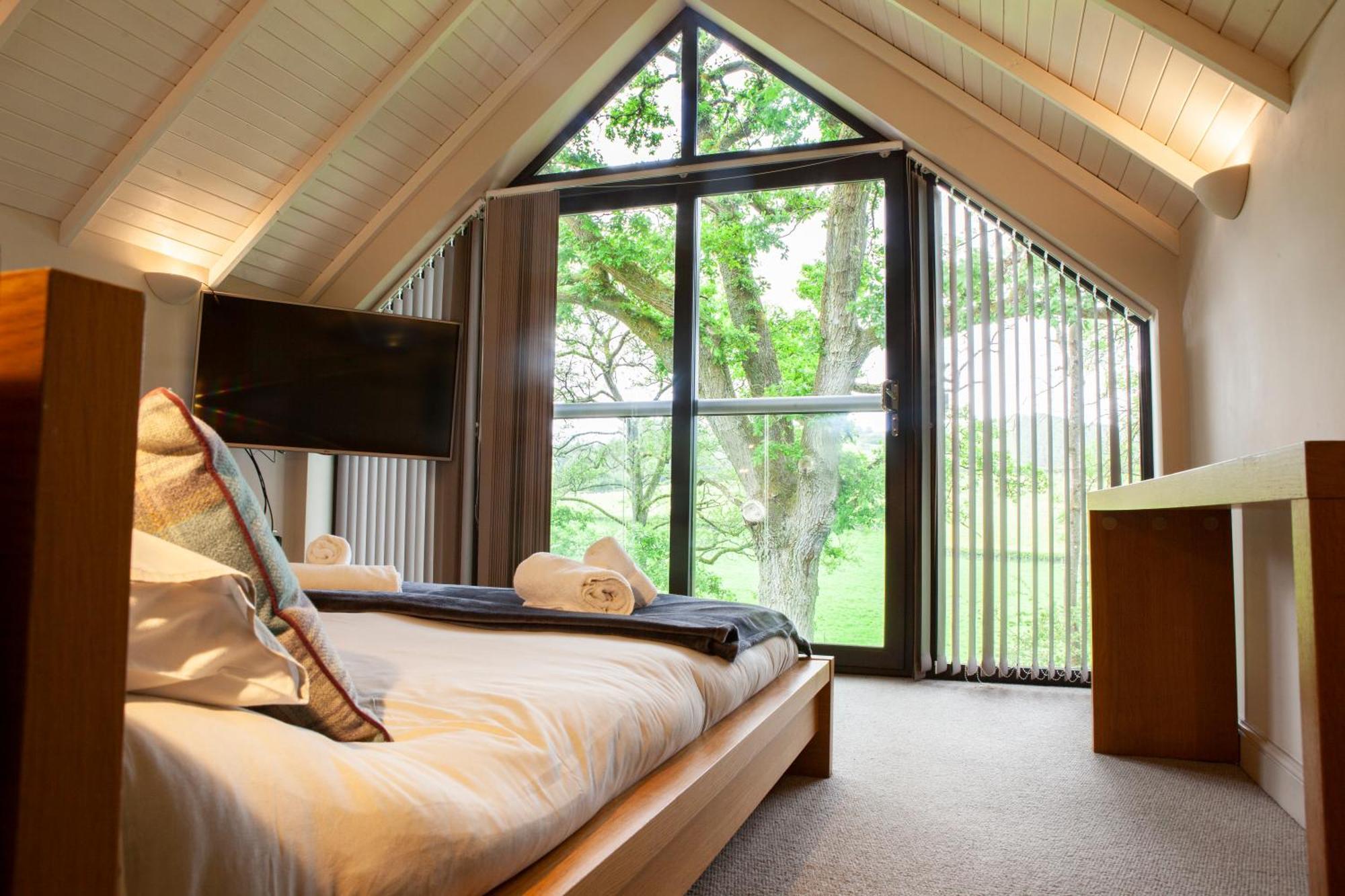 Elm Escapes Villa Knighton  Ngoại thất bức ảnh
