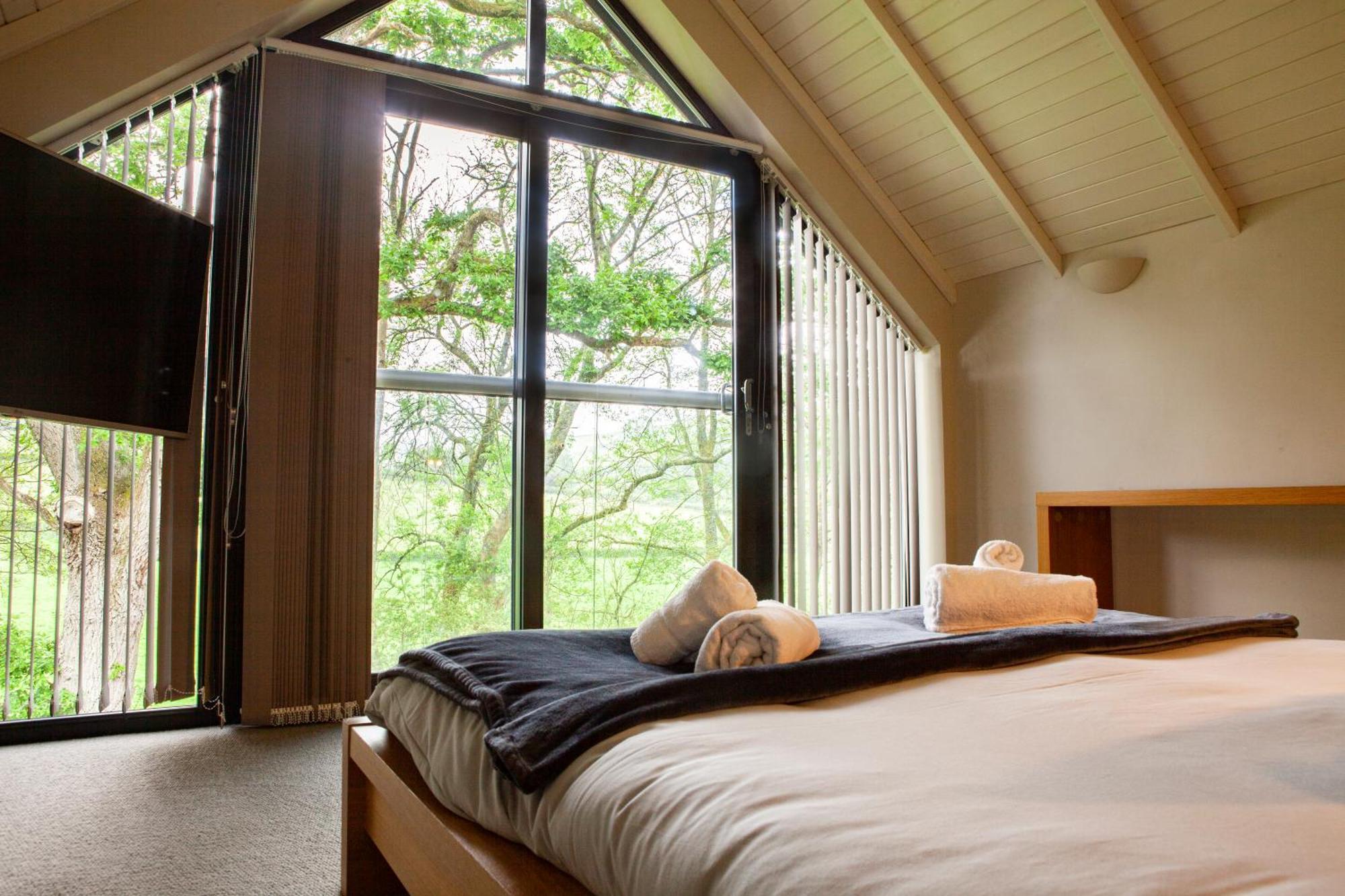 Elm Escapes Villa Knighton  Ngoại thất bức ảnh